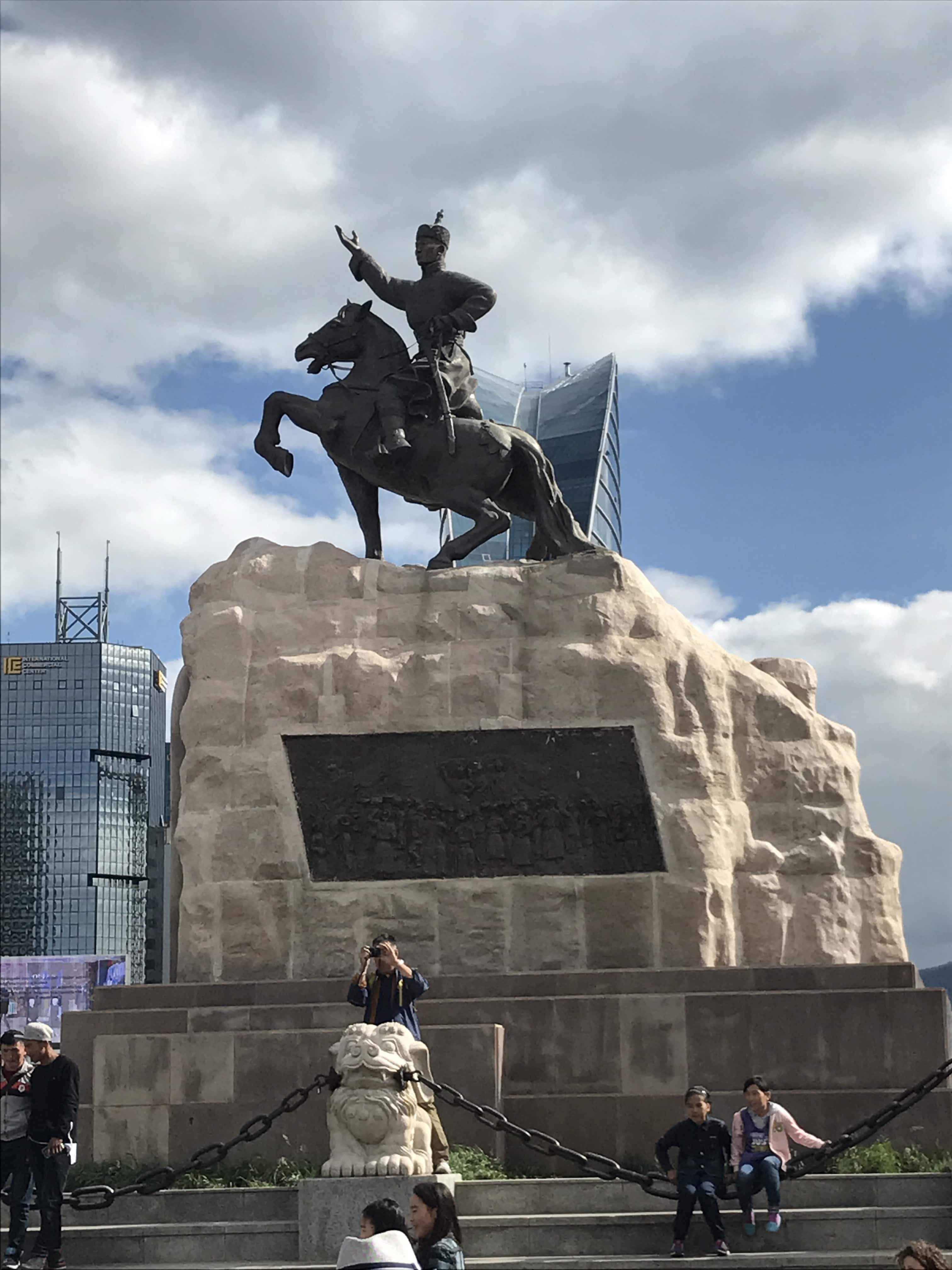 statue